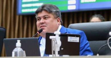 Presidente David Reis antecipa pagamento dos servidores da CMM