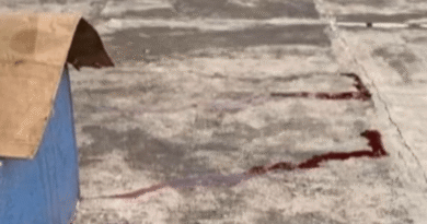 Morador em situação de rua é assassinado a pauladas em praça pública de Manacapuru