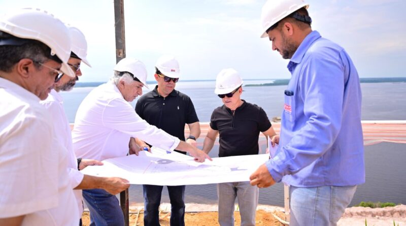 Prefeito David Almeida fiscaliza avanço das obras do parque Encontro das Águas Rosa Almeida