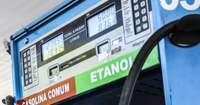 Petrobras reduz preço da gasolina em 4,9% a partir de terça-feira