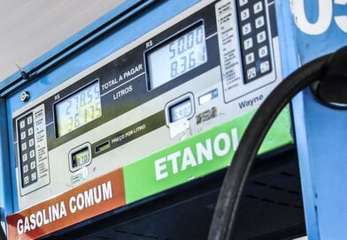 Petrobras reduz preço da gasolina em 4,9% a partir de terça-feira
