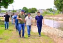 Prefeito David Almeida acompanha obras de macrodrenagem e limpeza no igarapé do Mindu para prevenir alagamentos em Manaus