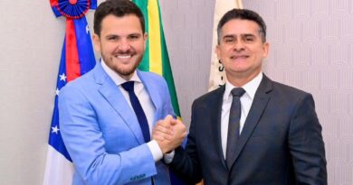 David Almeida cumpre transmissão de cargo para Renato Junior e consolida o ato de transição na Prefeitura de Manaus