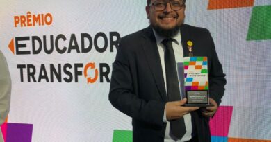 Diretor de escola da Prefeitura de Manaus vence etapa estadual do Prêmio Educador Transformador com projeto de escuta e inclusão na EJA