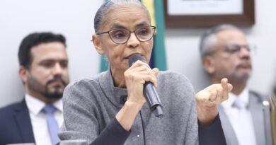 Marina Silva chega a Manaus sob pressão por polêmica do “pirarucu invasor”