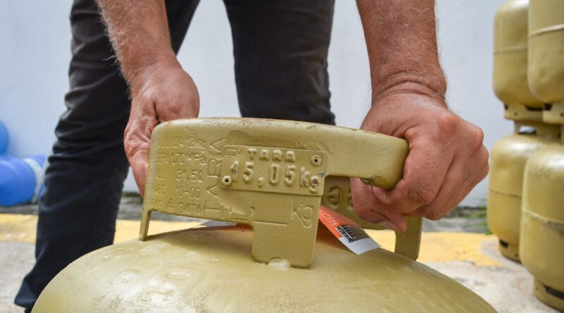 Pesquisa divulgada pelo Procon Manaus aponta variação de até R$ 27 no preço do gás de cozinha