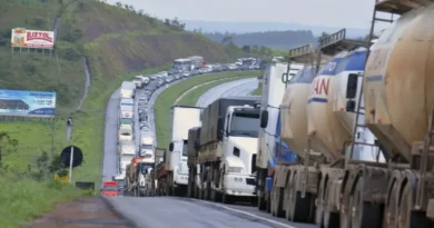Governo anuncia pacote para evitar greve de caminhoneiros no país