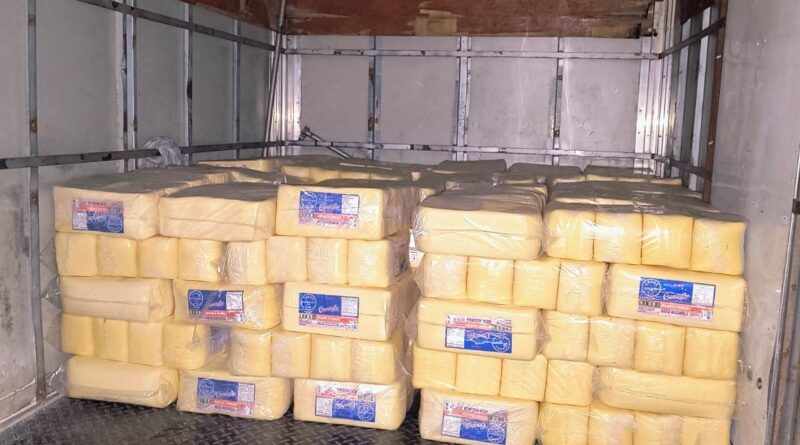 Visa Manaus apreende duas toneladas de queijo vencido em comércio na zona Centro-Oeste da cidade