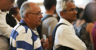 Aposentados e pensionistas do INSS começam a receber 13º nesta sexta