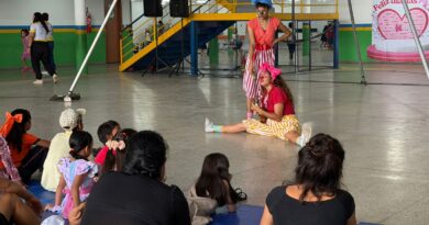 Escola da Prefeitura de Manaus recebe apresentação do Festival Feminino de Artes Circenses