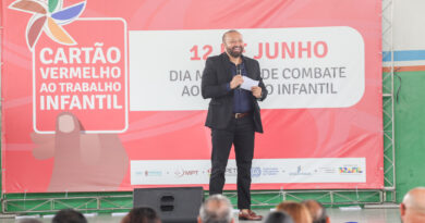 Prefeitura de Manaus realiza ação educativa em alusão ao ‘Dia Mundial Contra o Trabalho Infantil’ em escola municipal