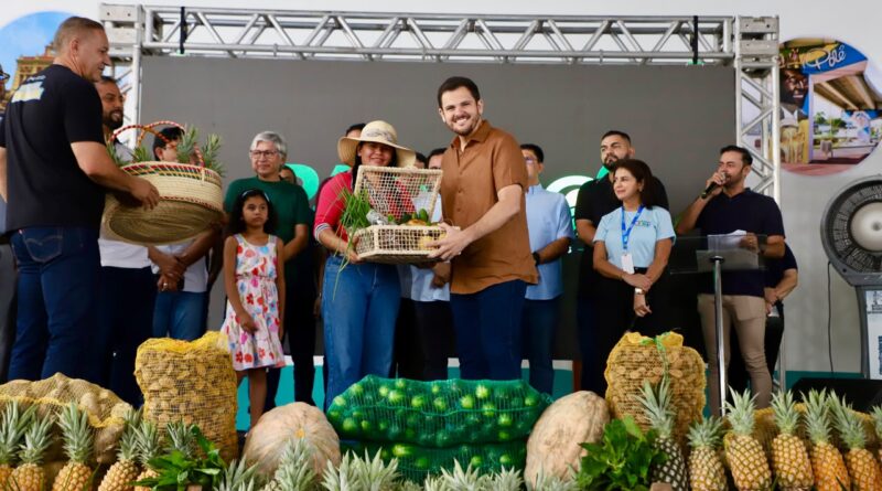 Prefeito Renato Junior entrega oito toneladas de alimentos do PAA e anuncia que vai dobrar investimento no programa garantindo geração de renda aos produtores rurais