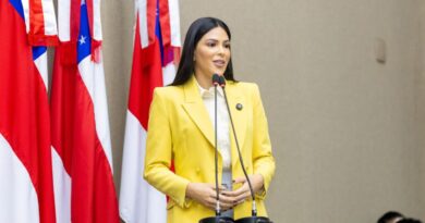 Mayra Dias reforça pedido por unidade permanente da Polícia Turística em Parintins