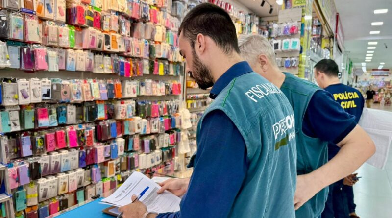 Ação conjunta entre Procon Manaus e Decon-AM resulta na apreensão de mais de 2,8 mil produtos falsificados na zona Norte