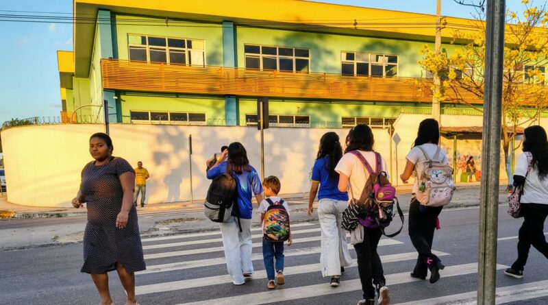 Prefeitura de Manaus realiza pesquisa para implantar semáforo de pedestres no bairro Santa Etelvina