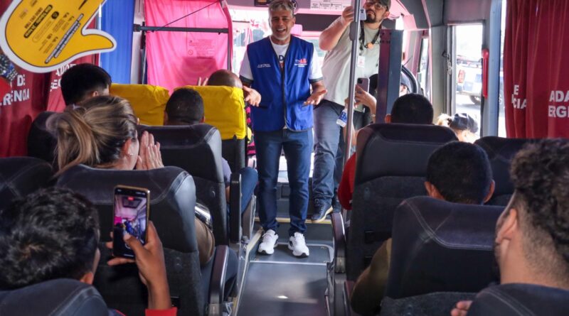Ação educativa da prefeitura aborda mais de 200 motociclistas e distribui brindes a ‘bons condutores’