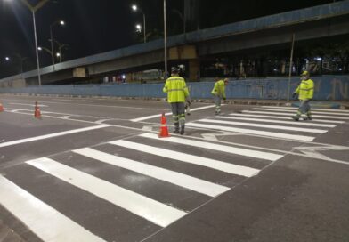 Bairro Zumbi recebe nova sinalização viária da Prefeitura de Manaus durante ações do programa ‘Manaus que a Gente Cuida’