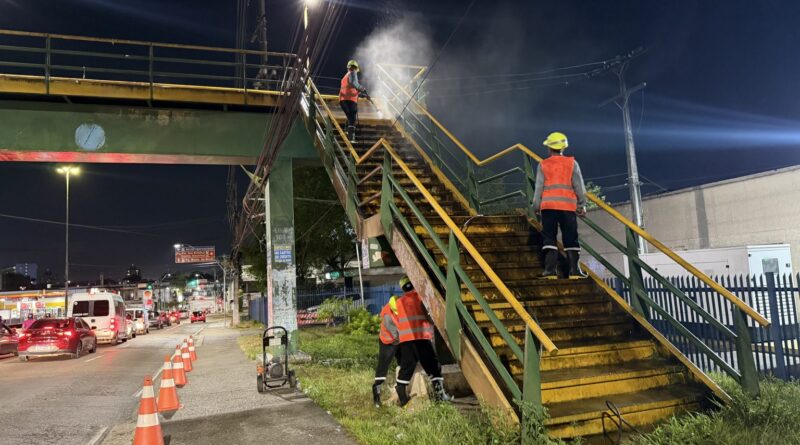 Prefeitura de Manaus inicia revitalização da passarela da avenida Pedro Teixeira em mais uma frente de obras noturnas