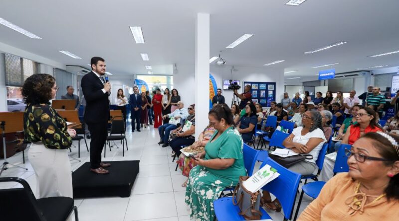 Renato Junior prestigia cerimônia de servidores recém-aposentados e agradece anos de dedicação