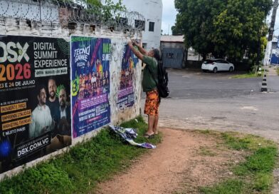 Prefeitura realiza fiscalização e autua responsável por publicidade irregular com lambe-lambe na zona Oeste de Manaus