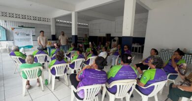 Prefeitura de Manaus reforça orientações sobre segurança digital para pessoas idosas no bairro Alvorada