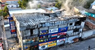 Incêndio em depósito é controlado após 5 horas em Manaus