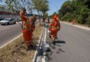 Prefeitura intensifica serviços de pintura de meio-fio e sarjetas neste período de verão