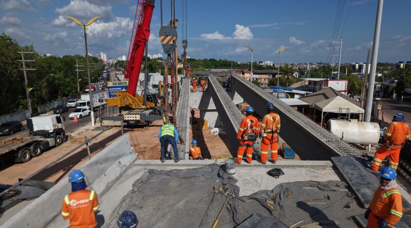 Prefeitura de Manaus inicia içamento de 24 vigas e avança na construção do Complexo Viário Passarão