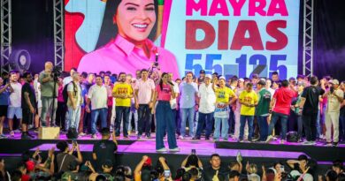 Mais de 40 mil pessoas lotam as ruas de Parintins em lançamento da candidatura de Mayra Dias