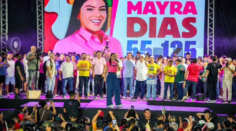 Mais de 40 mil pessoas lotam as ruas de Parintins em lançamento da candidatura de Mayra Dias