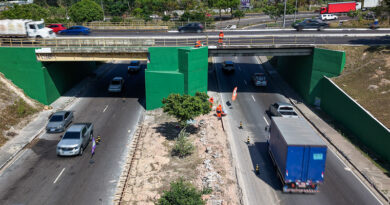 Prefeitura de Manaus revitaliza canteiro central e moderniza passagem de nível na avenida Max Teixeira