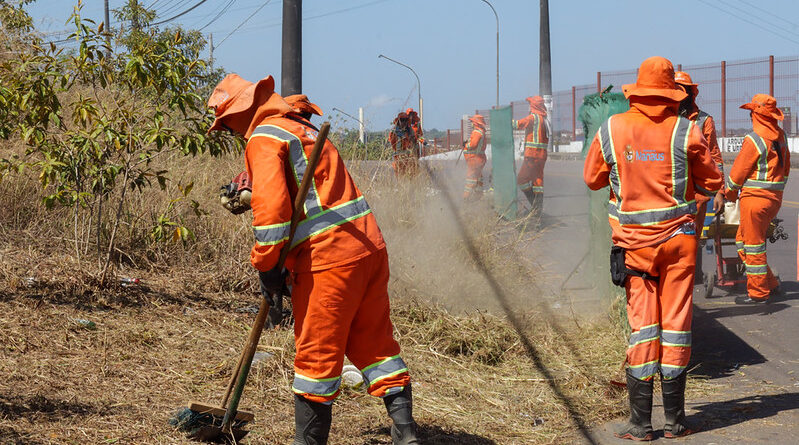 Prefeitura de Manaus intensifica mutirão de limpeza com aproximadamente 1.500 servidores nesta terça-feira