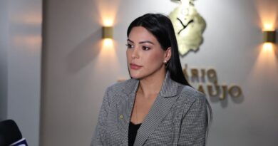 Mayra Dias cobra planejamento contra estiagem, queimadas e calor nas escolas do AM