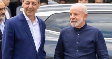 Omar pode comandar PEC-vitrine