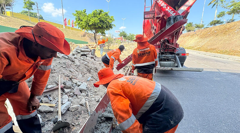 Prefeitura de Manaus inicia construção de novo canteiro central na avenida Max Teixeira para reforçar segurança viária