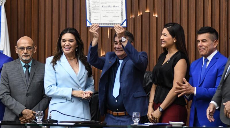 Ronaldo Barbosa recebe título de cidadão amazonense na Aleam