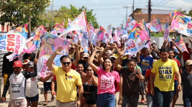 Mayra Dias é recebida por multidão em Barreirinha durante caminhada e grande reunião