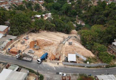 Prefeitura de Manaus avança em obra de contenção de erosão na rua Londres, no Gilberto Mestrinho