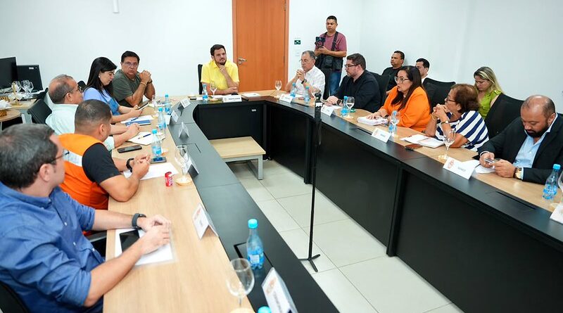 Prefeito Renato Junior reúne com comitê de crise climática para enfrentar os impactos da fumaça e coloca Manaus em estado de atenção
