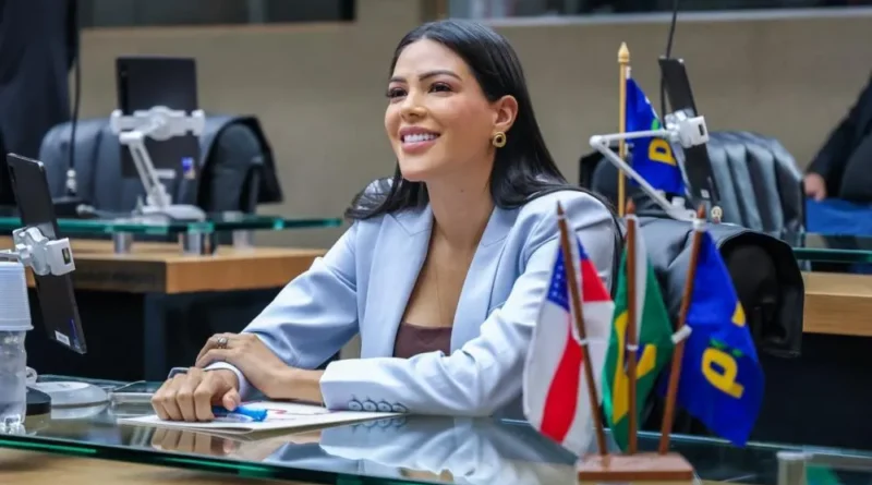 Deputada Mayra Dias se destaca entre as deputadas mais propositivas da ALEAM
