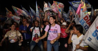 Mayra Dias percorre Itaúna 2 e conversa com moradores em Parintins