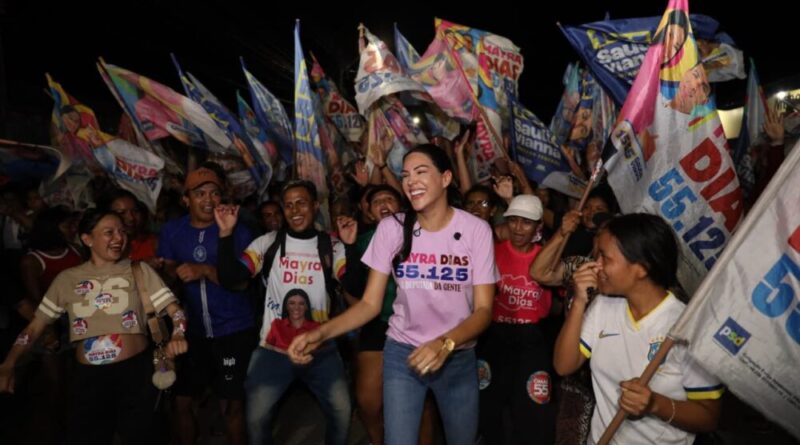 Mayra Dias percorre Itaúna 2 e conversa com moradores em Parintins
