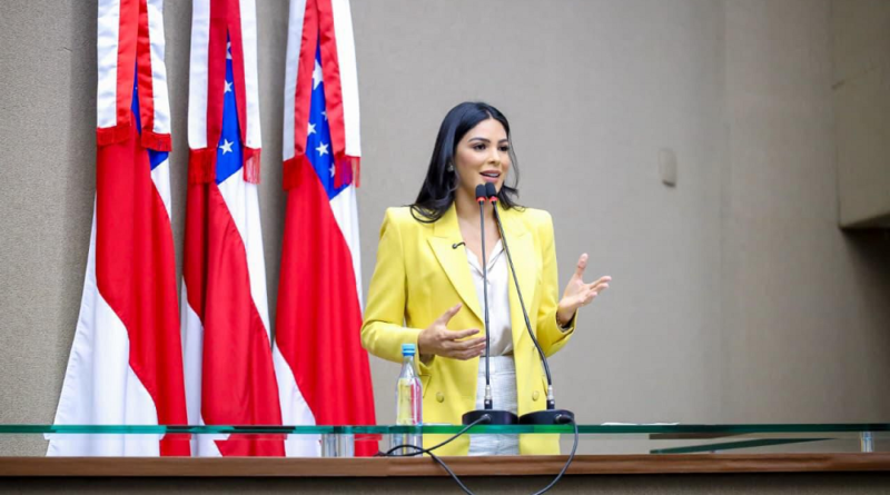 Mayra Dias questiona redução de leitos no Cesmam em defesa da saúde mental