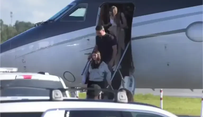Flávio Bolsonaro e família chega aos Estados Unidos