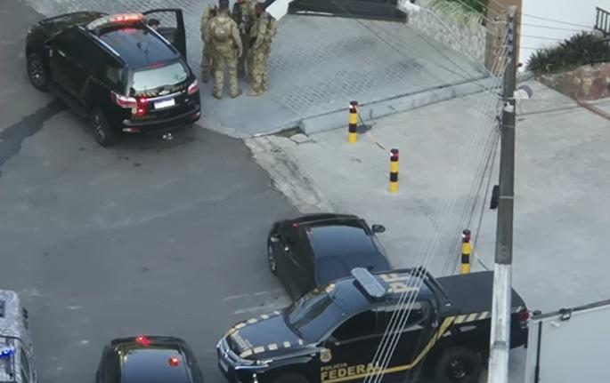 Operação eleitoral cumpre buscas na SSP-AM e na casa de ex-secretário