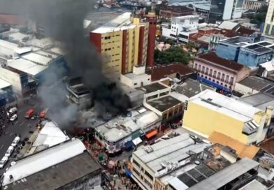 Incêndio atinge complexo de lojas no Centro de Manaus