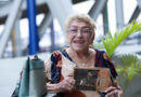 Servidora aposentada de 106 anos celebra aniversário de Manaus e avanços na qualidade de vida