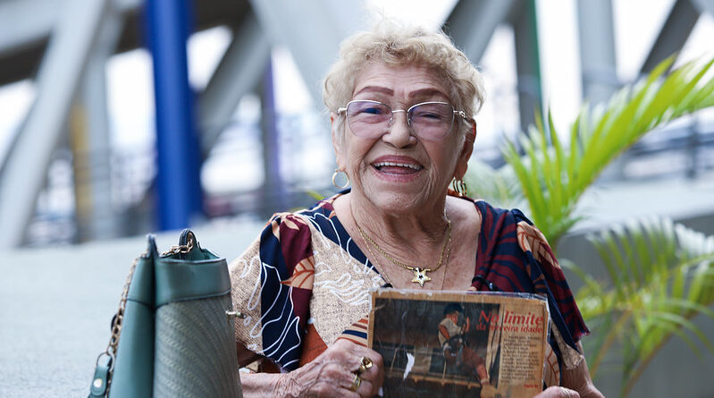 Servidora aposentada de 106 anos celebra aniversário de Manaus e avanços na qualidade de vida