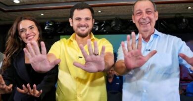 Omar Aziz promete procurar Renato Junior no dia seguinte à eleição para discutir mobilidade