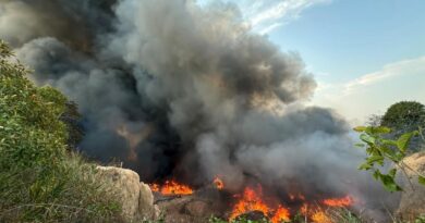 Incêndio de grandes proporções atinge área de vegetação e lixo no Distrito Industrial